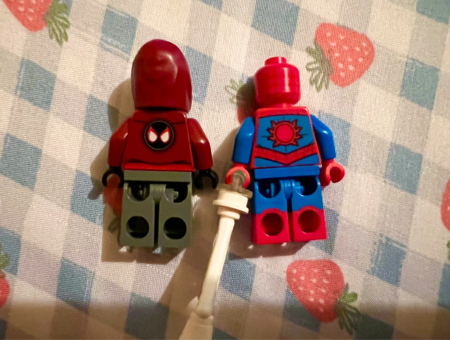 LEGO Spider-Man and Miles Minifigures with power generator - photo 2