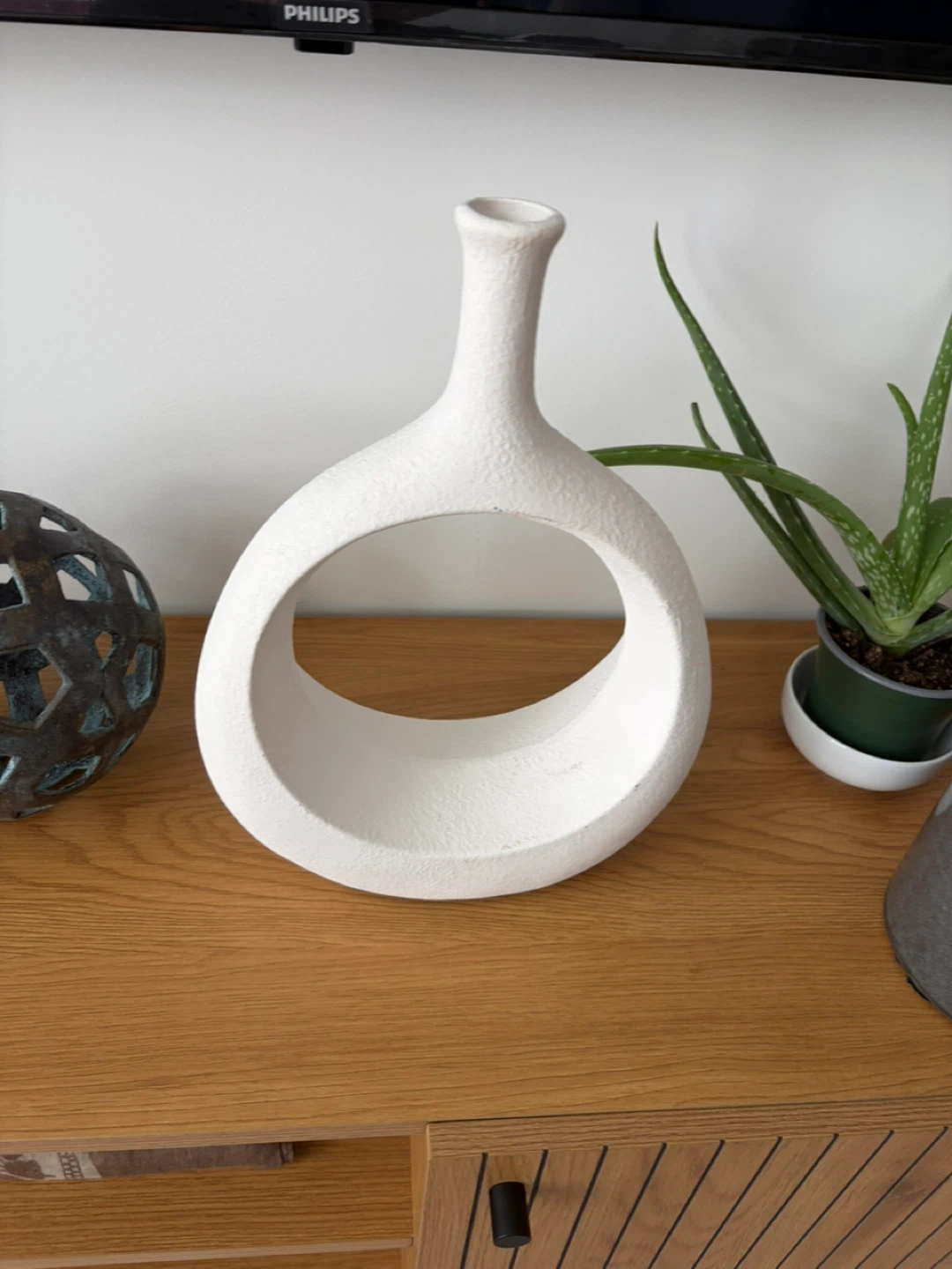 Modern White Ceramic Decorative Vase - photo 4