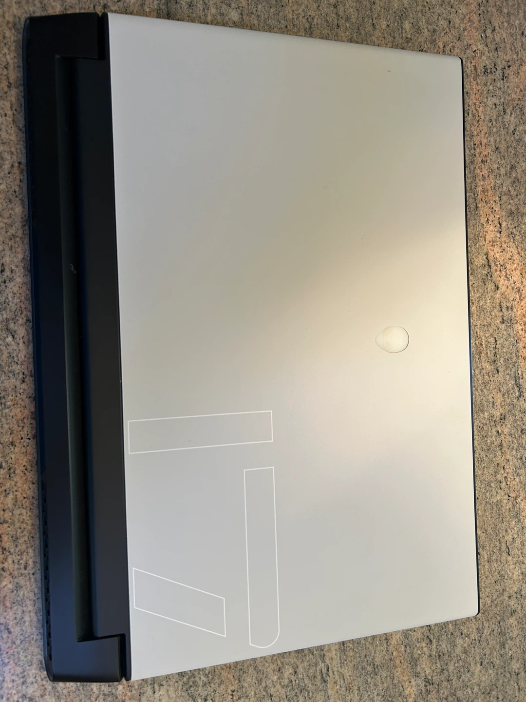 Alienware M17 R4 Laptop 17” screen - photo 2