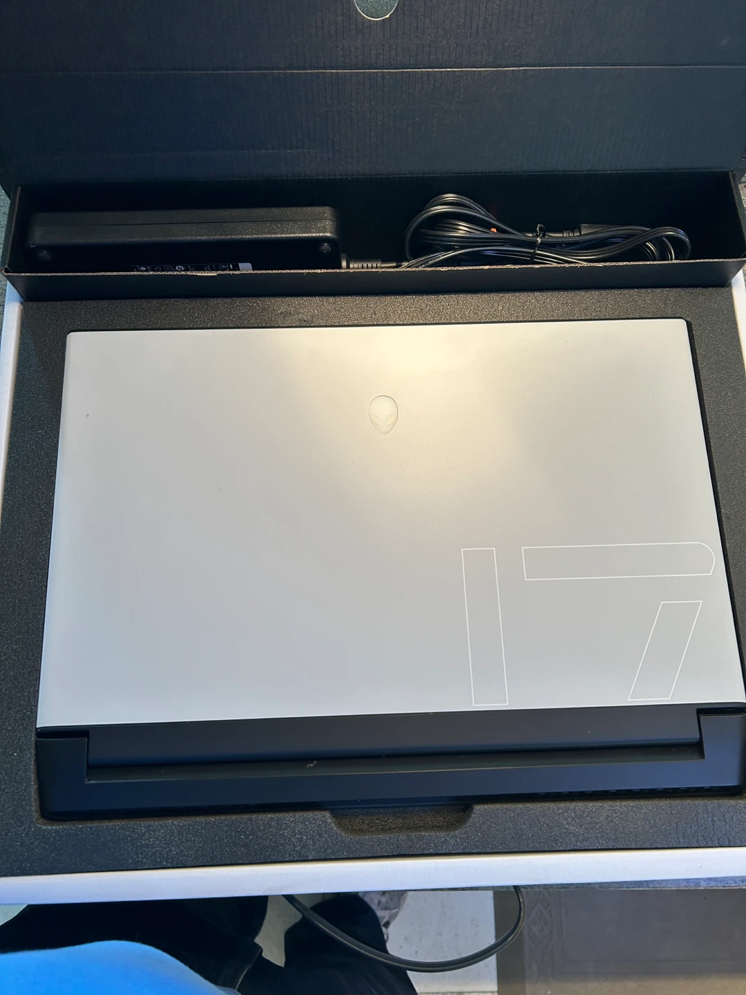 Alienware M17 R4 Laptop 17” screen - photo 4