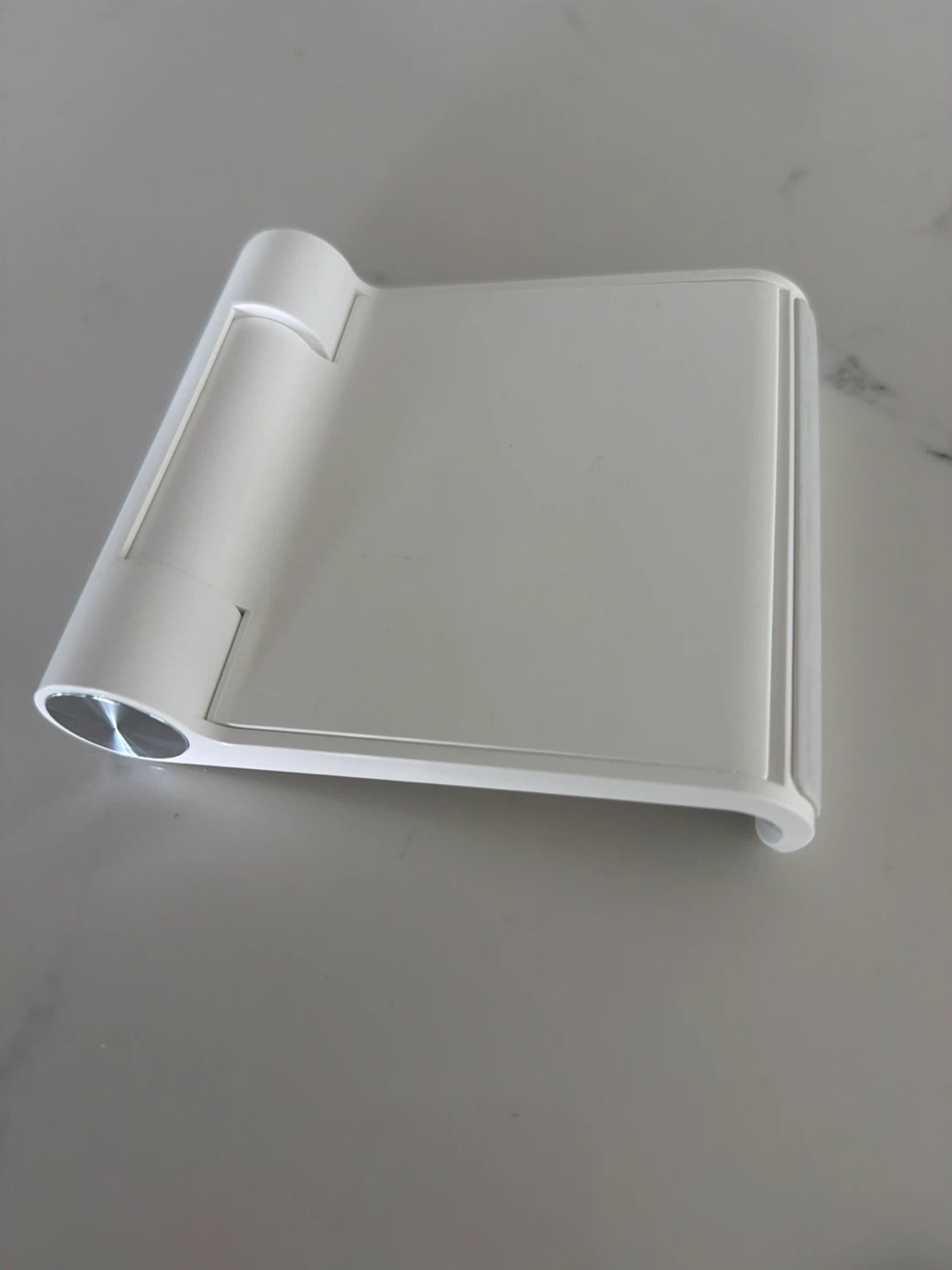 White Phone/Tablet Stand - photo 2