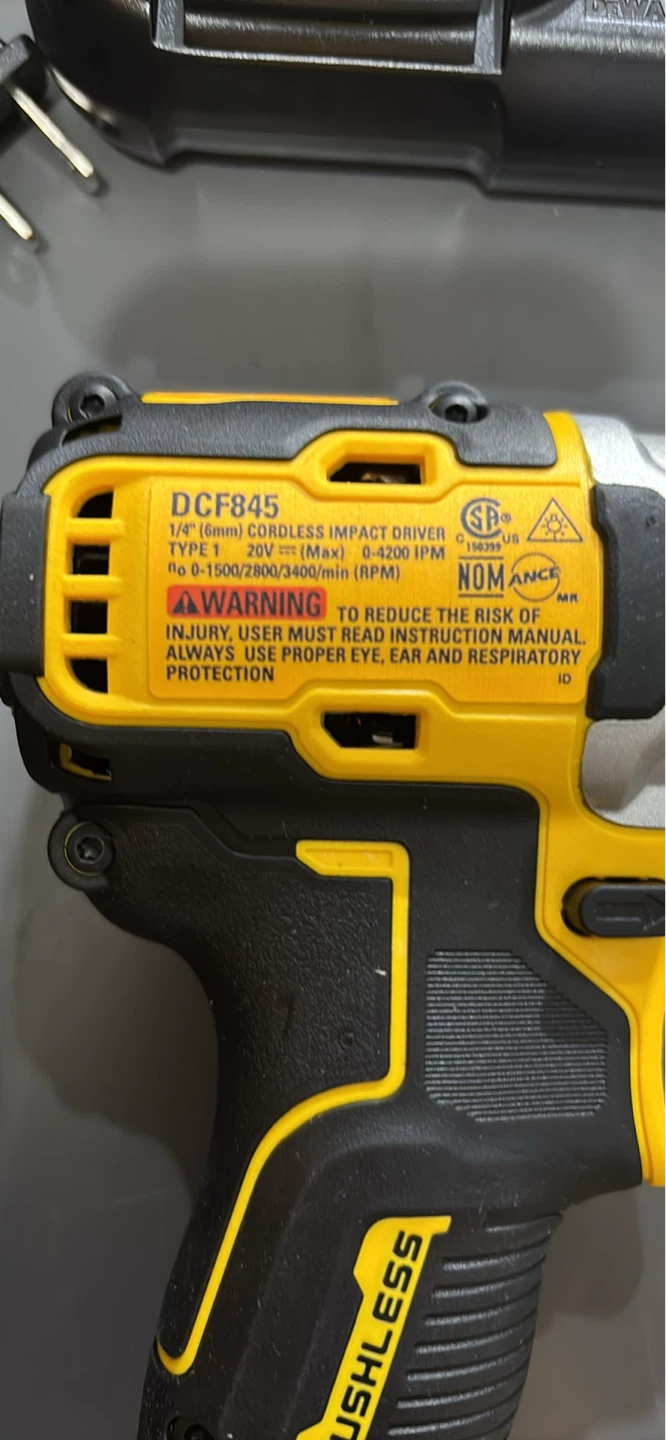 2x DeWalt DCF845 20V MAX Cordless Impact & 2 Battery & Charger - photo 2