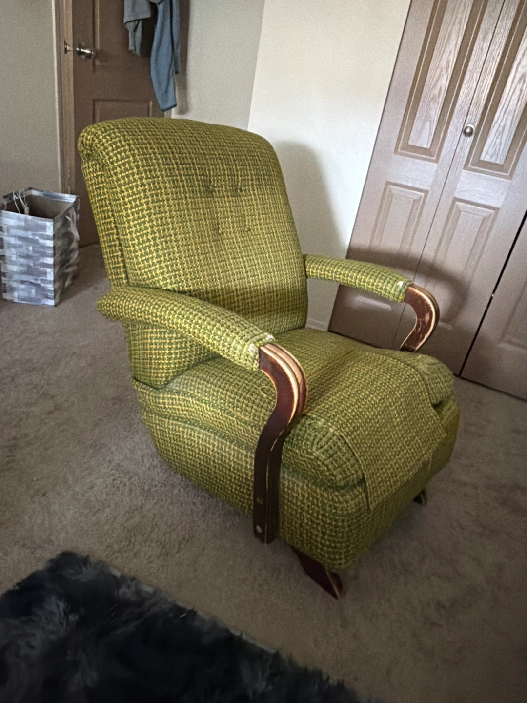 Free Green Vintage Recliner Chair – Pickup Only - photo 2