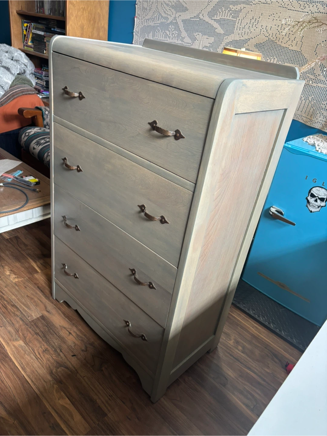 Vintage 4-Drawer solid wood Dresser - photo 2