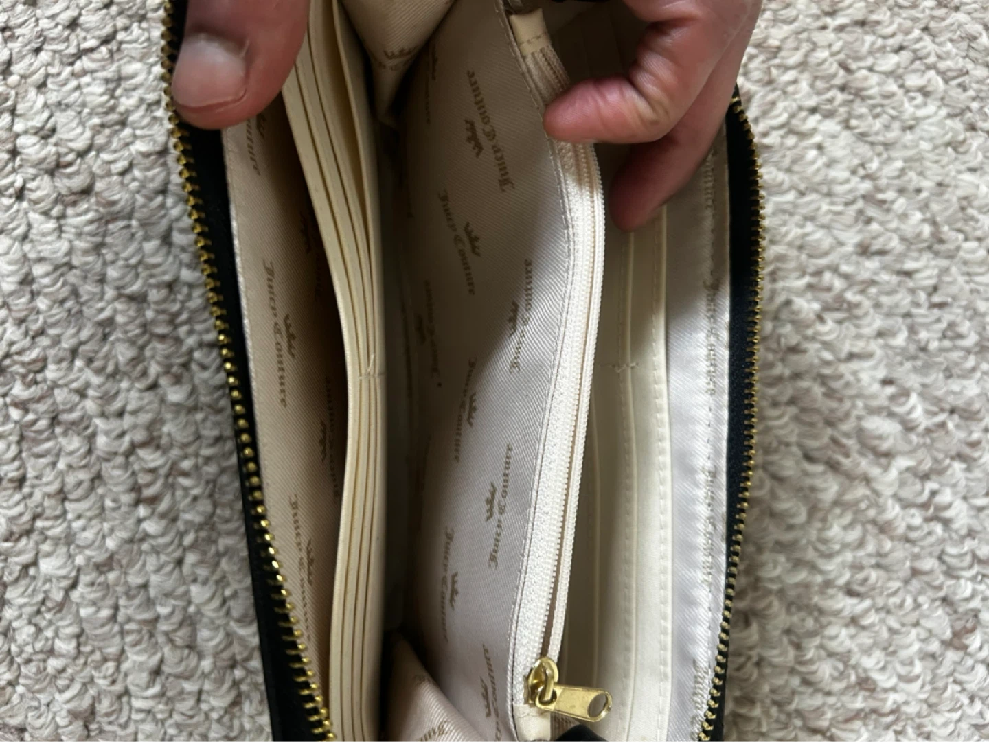 Juicy Couture Black Hand Wallet - photo 2