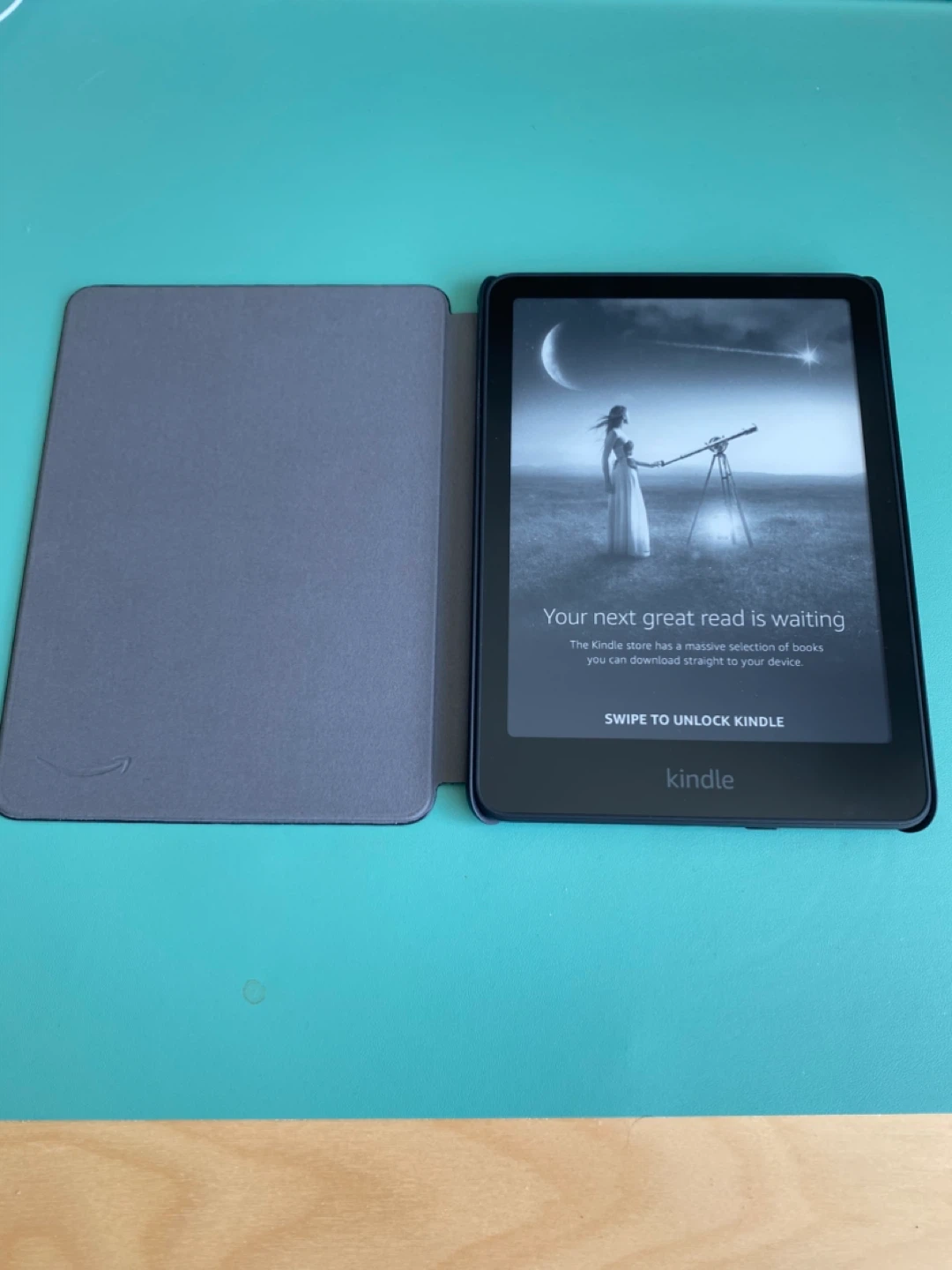 Amazon Kindle e-reader with cover - photo 2