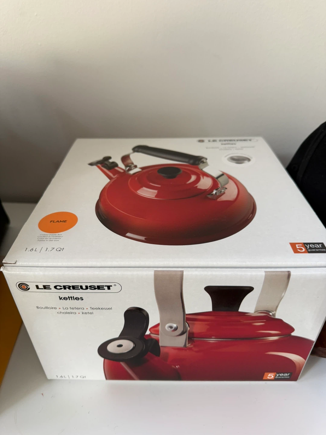 Le Creuset Flame Kettle 1.6L / 1.7 Qt