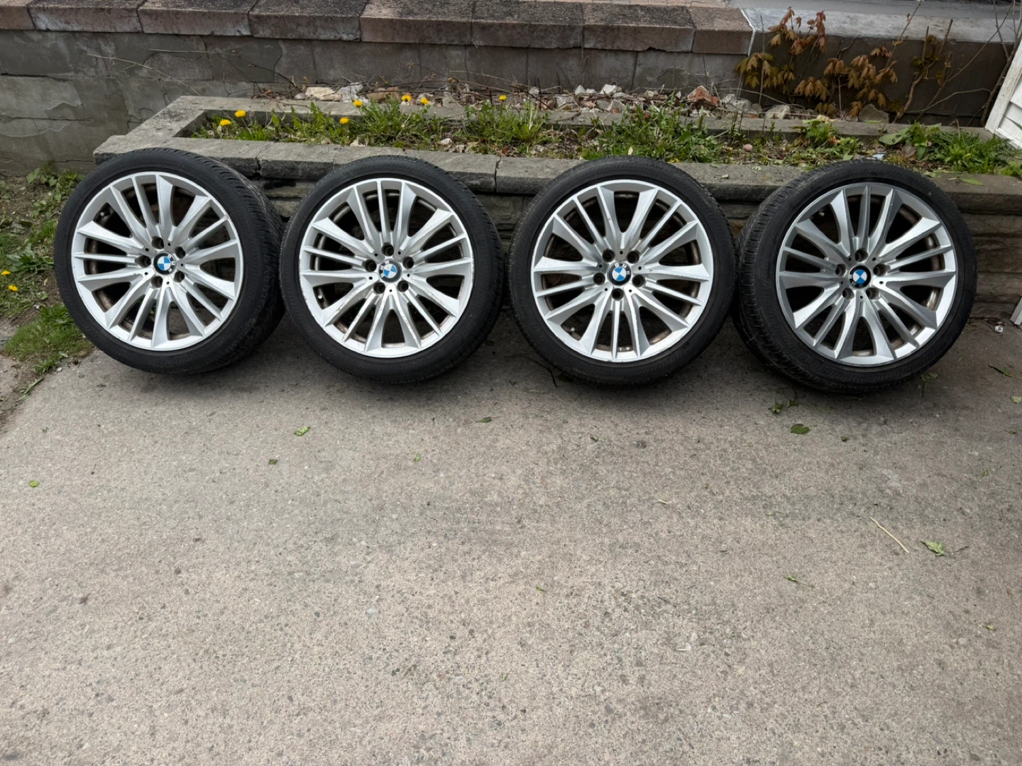 Set of 4 BMW Alloy Wheels with bridgestone Tires