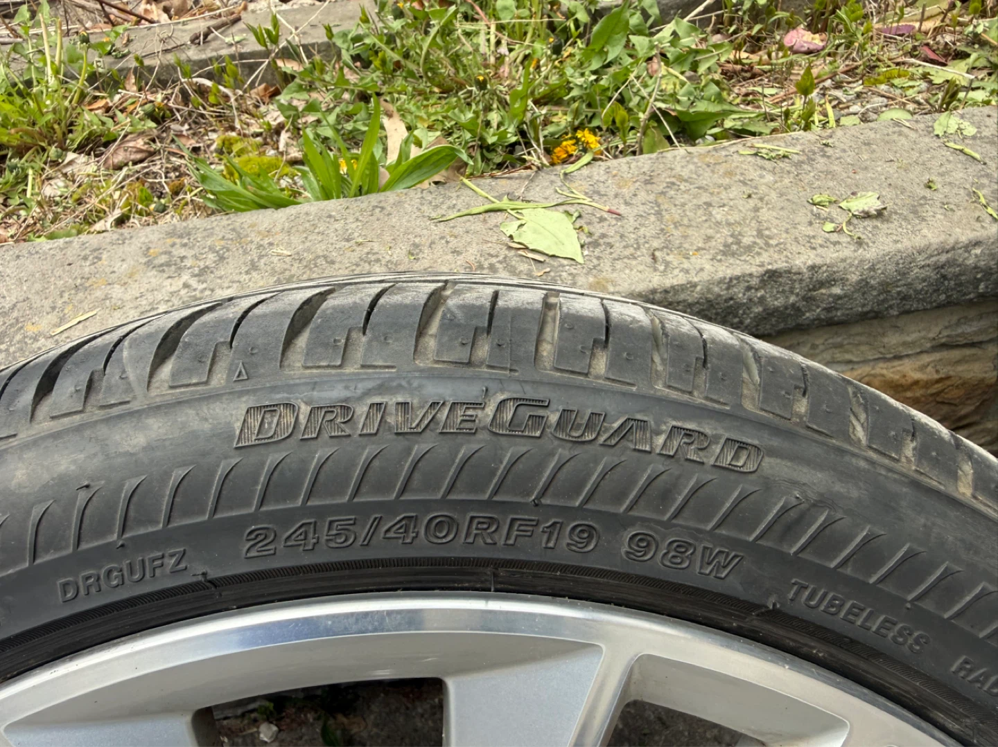 Set of 4 BMW Alloy Wheels with bridgestone Tires - photo 4