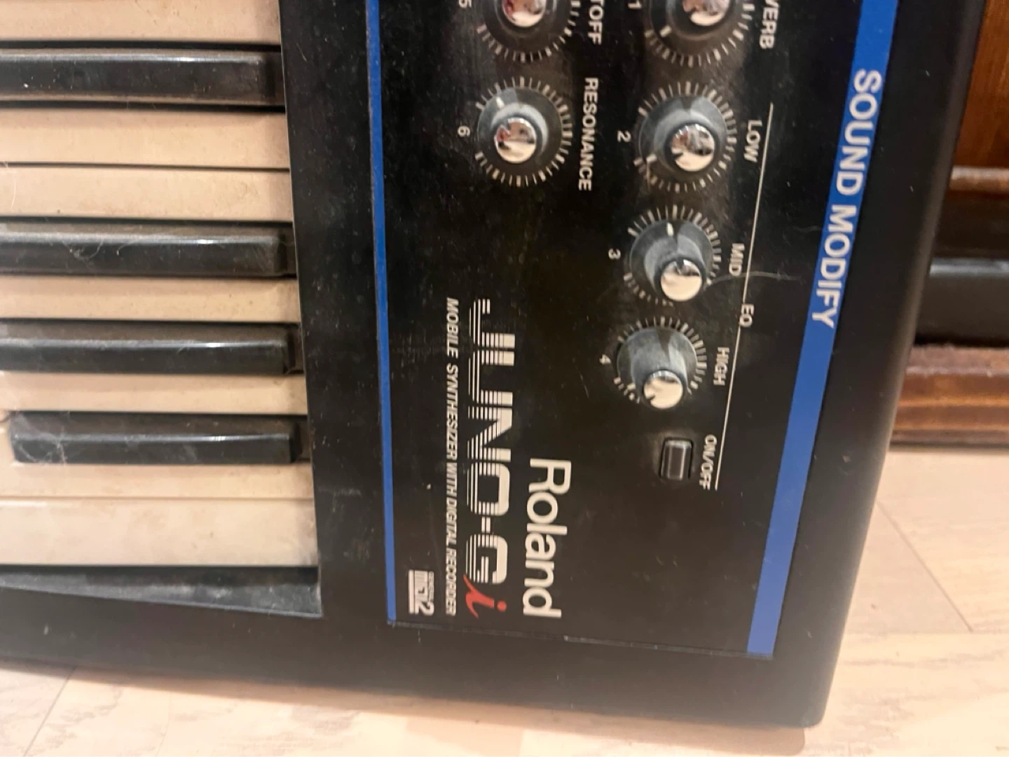 Roland Juno-Gi Mobile Synthesizer with Digital Recorder - photo 2