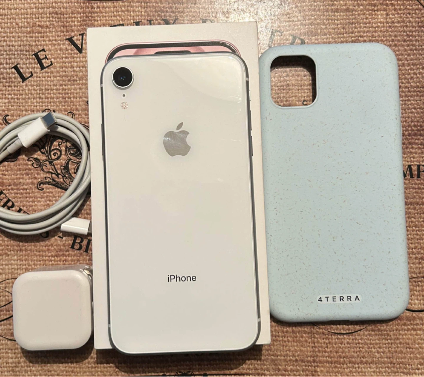 (100%) iPhone XR 64GB-Great Con+Accessories.