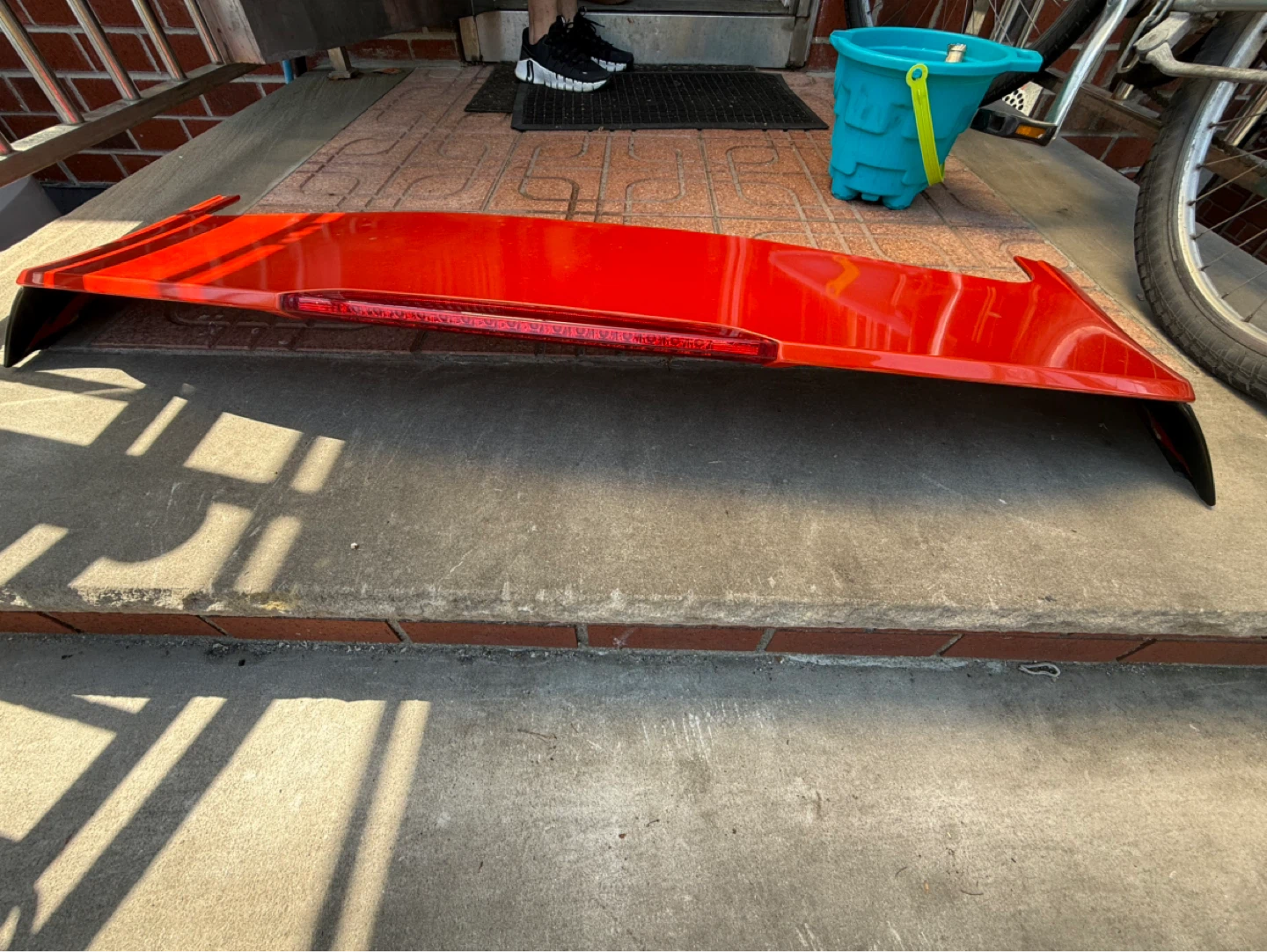 Car Spoiler with Integrated Brake Light - photo 3