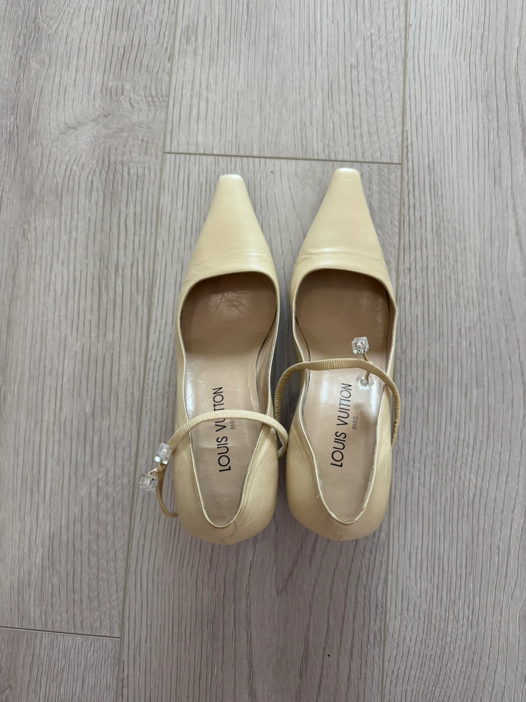Louis Vuitton Cream Leather Pumps Heels Size 39