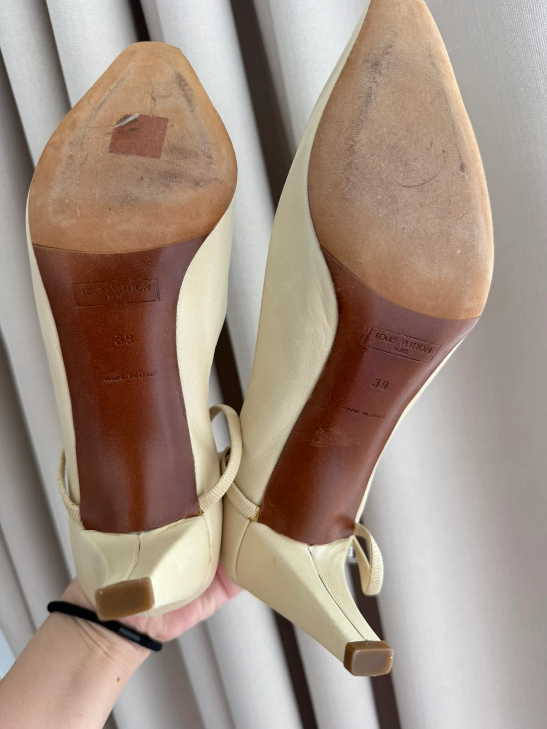 Louis Vuitton Cream Leather Pumps Heels Size 39 - photo 4