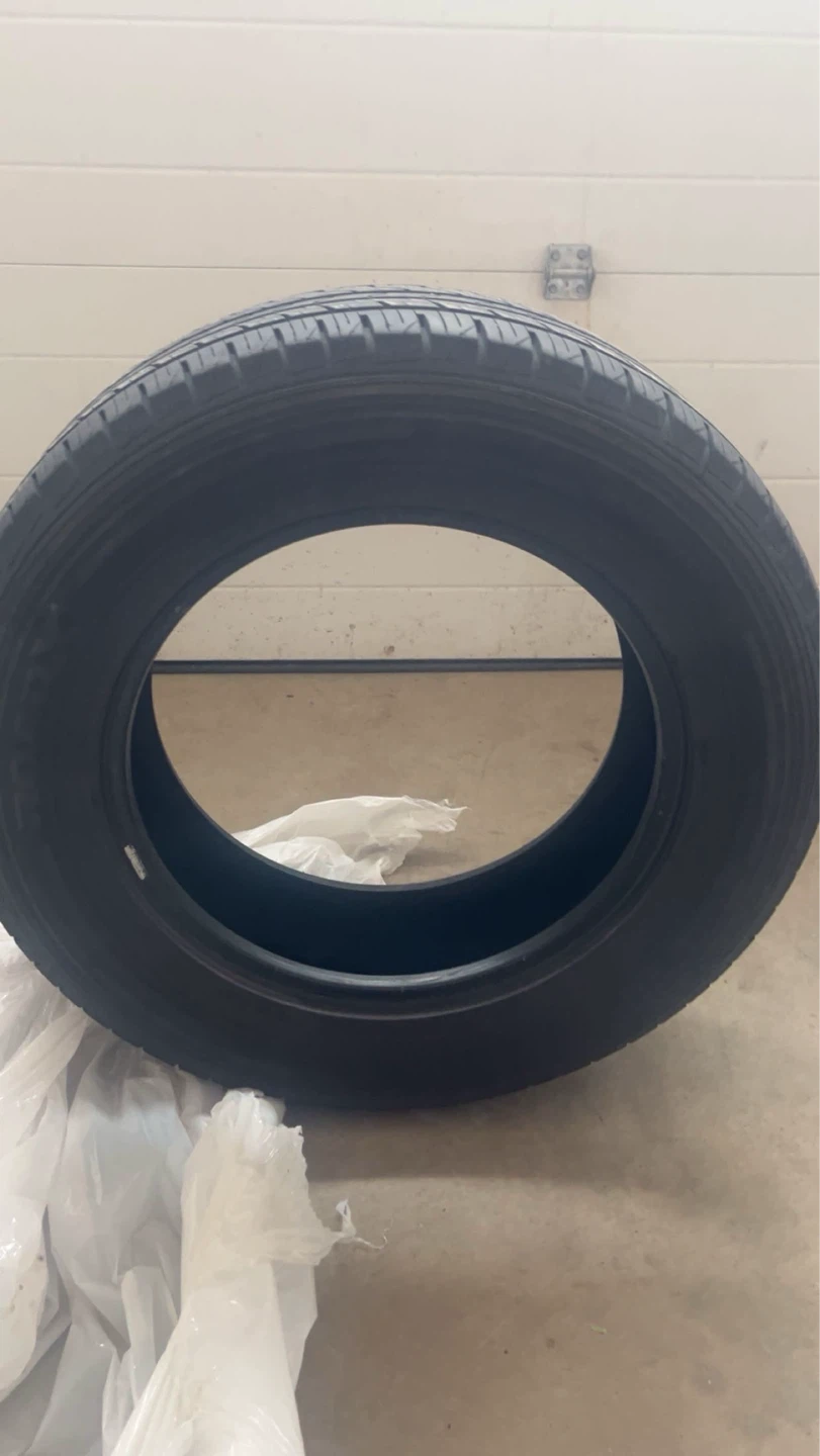 Tire 235/65R17