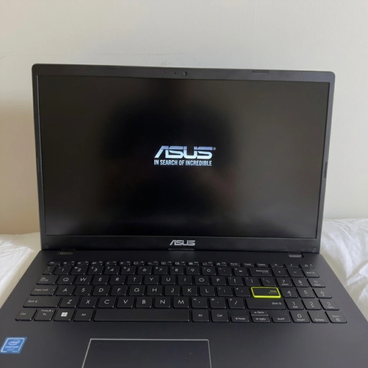 ASUS VivoBook E510MAB 15.6” Laptop 4GB/128GB + Charger