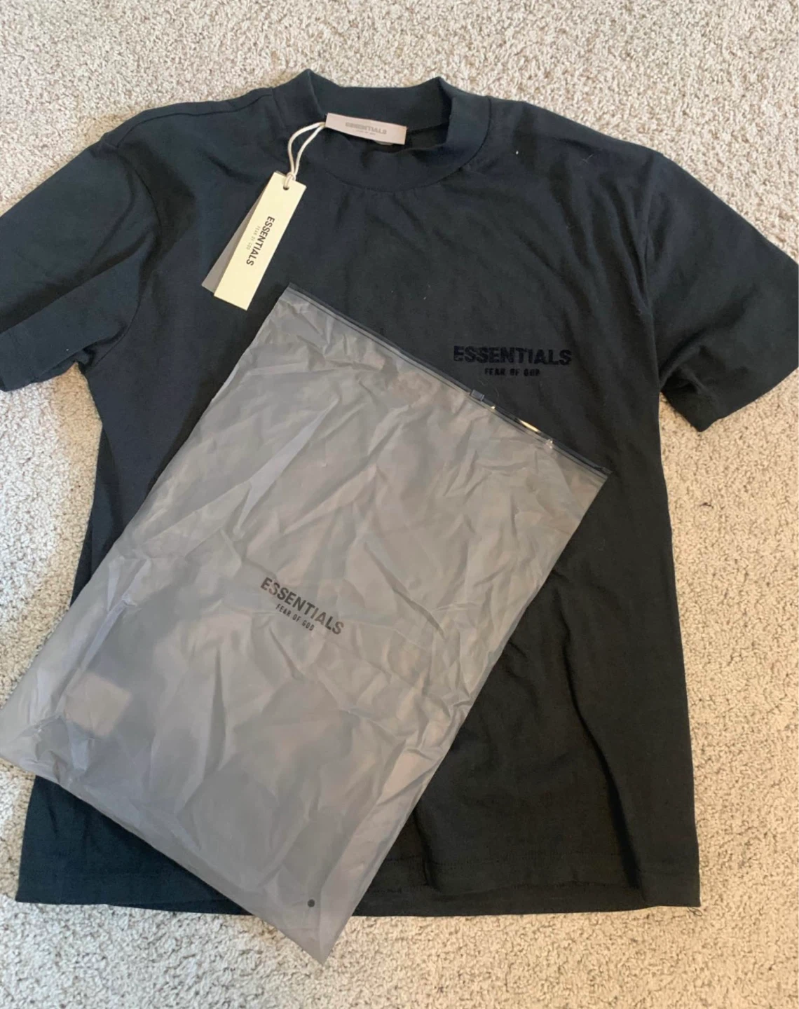 ESSENTIALS Fear of God Black T-Shirt