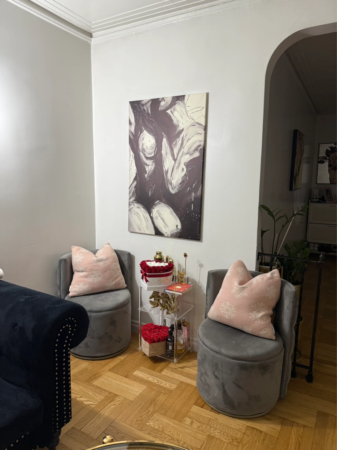 Set of 2 Velvet Swivel Chairs with Pink Snowflake Pillows - photo 2