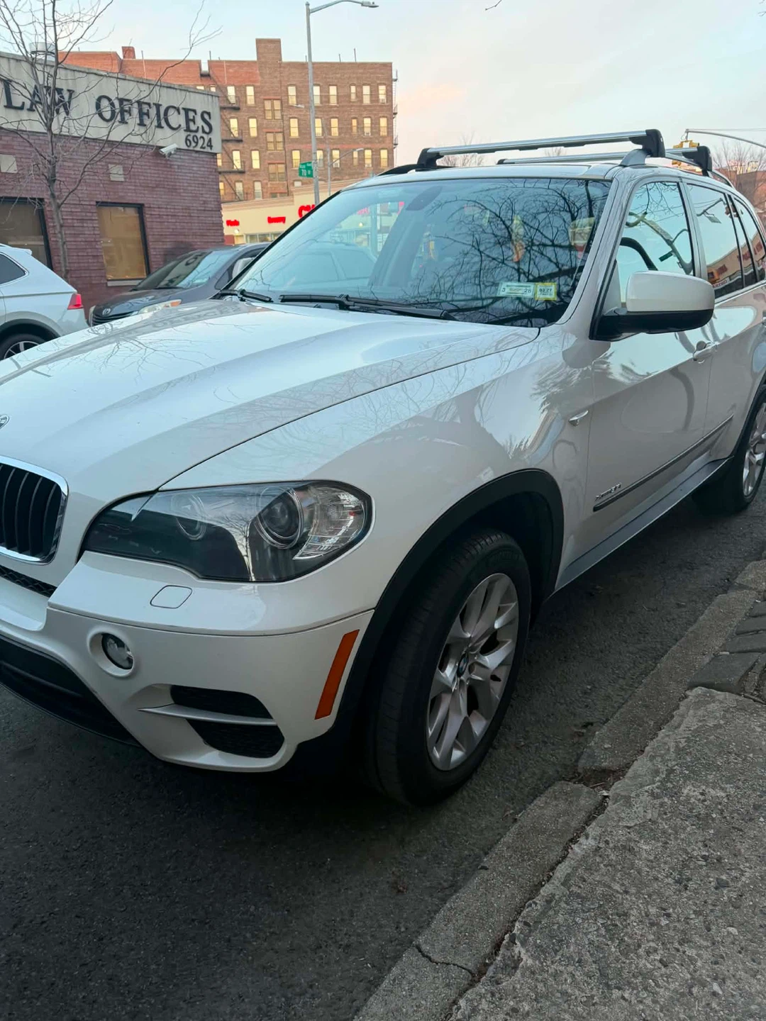 White BMW X5 SUV xdrive 35i premium