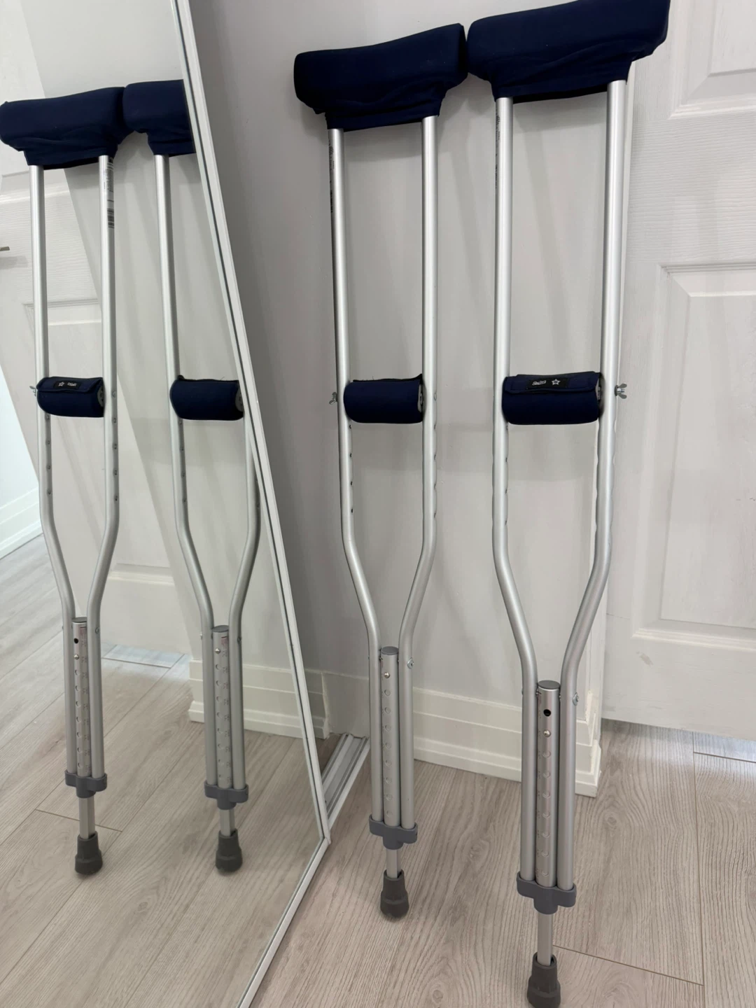 Adjustable Crutches with pads