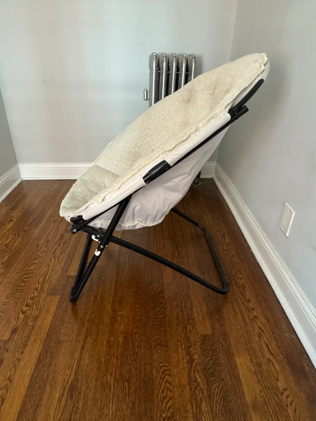 White/Cream Sherpa Foldable Circle Chair - photo 3