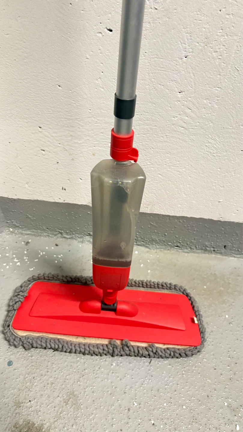 Spray Mop with Refillable Bottle
