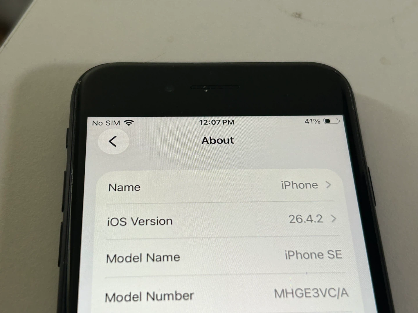 Apple iPhone SE 2 64 gb needs battery - photo 4