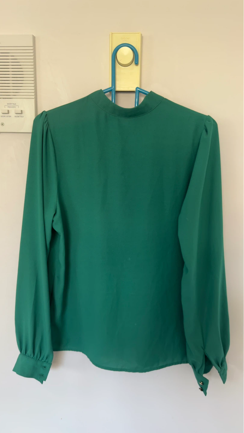 Green long-sleeve blouse - photo 2