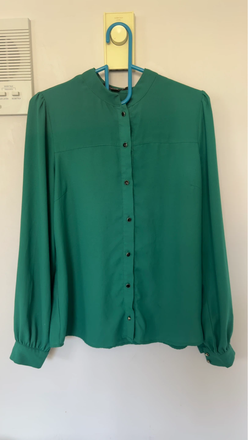 Green long-sleeve blouse