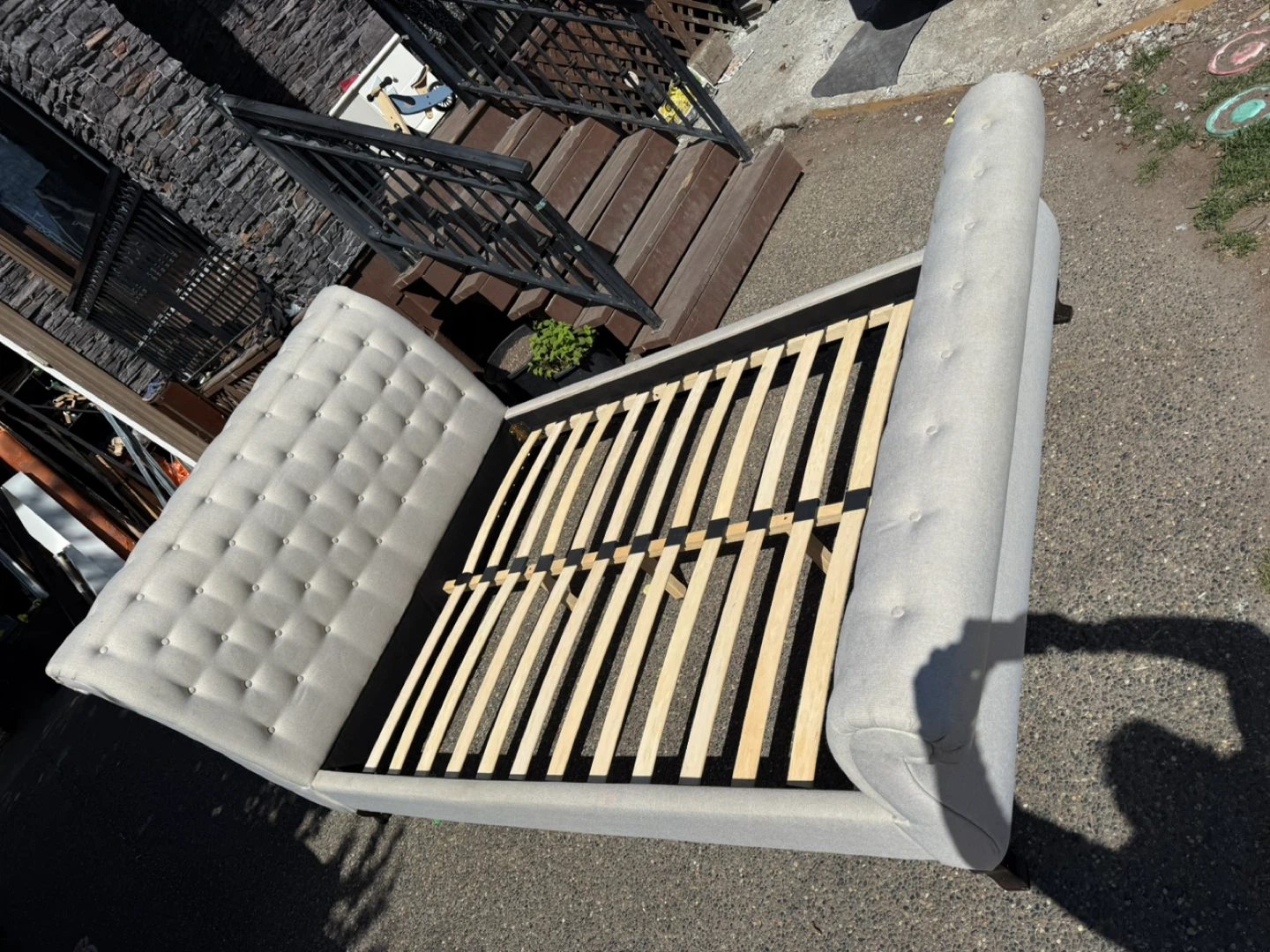 Tufted Upholstered Bed Frame - Light Grey - photo 2