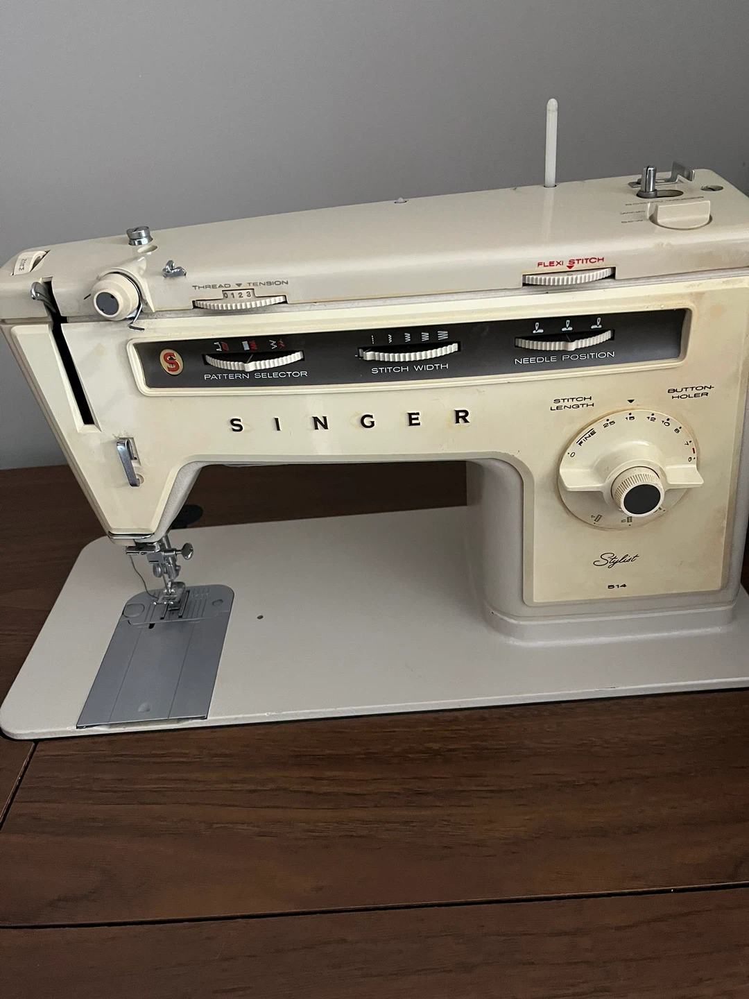 Singer Stylist 14 Sewing Machine with Cabinet - photo 2