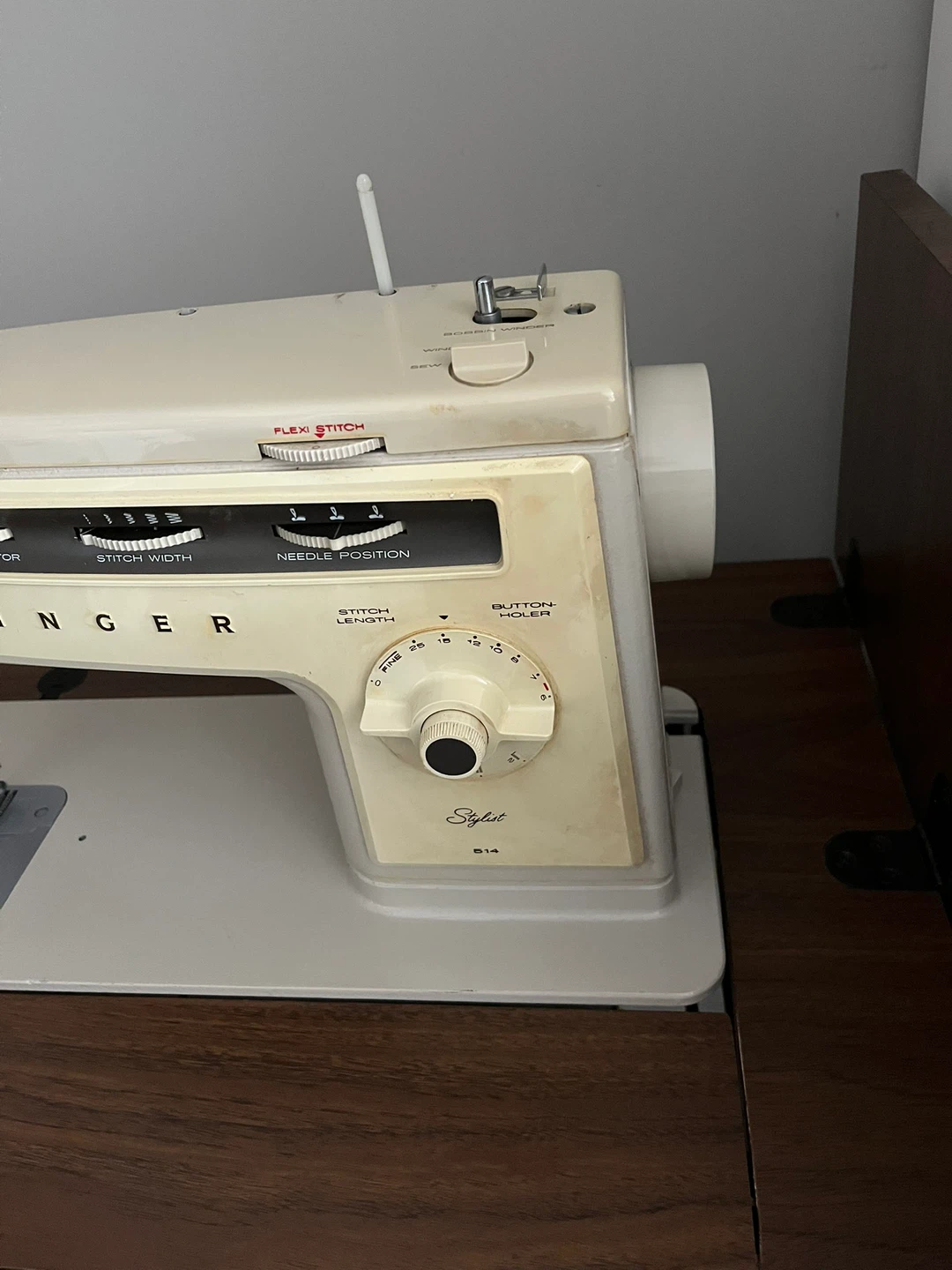 Singer Stylist 14 Sewing Machine with Cabinet - photo 3