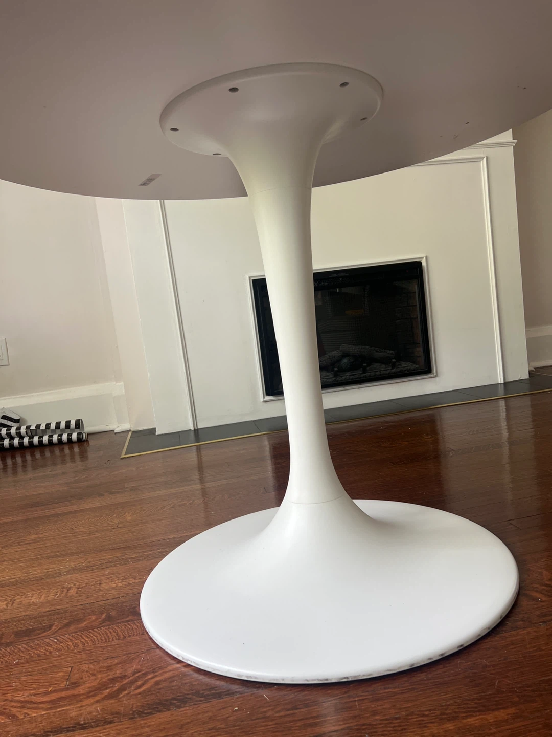 White IKEA GUNDEI Tulip Dining Table with 4chair - photo 3