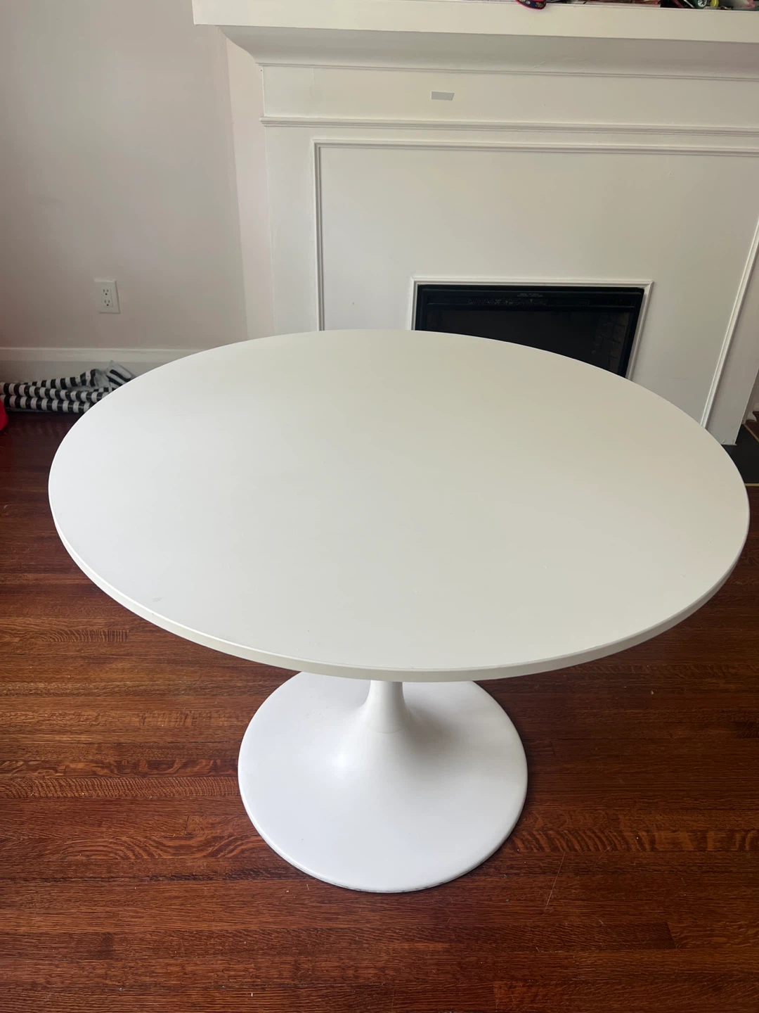 White IKEA GUNDEI Tulip Dining Table with 4chair - photo 4