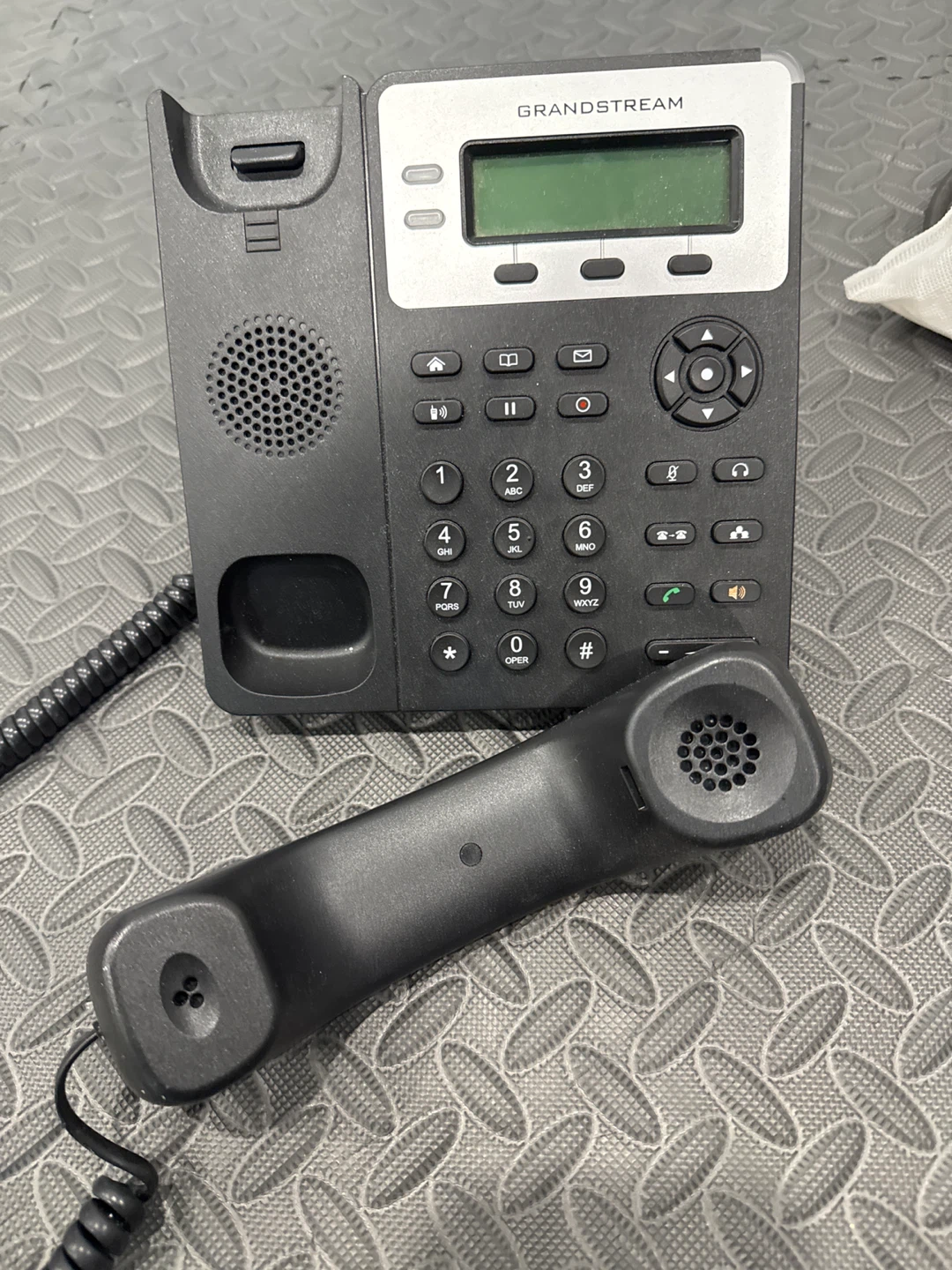 Grandstream GXP1610 IP Phone - photo 2