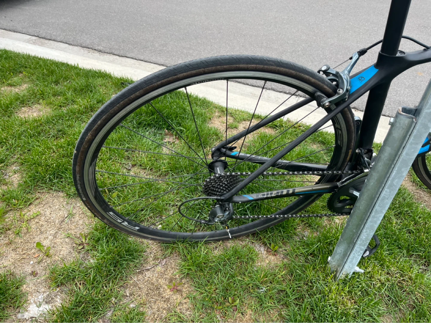 Giant Advanced Road Bike - photo 3