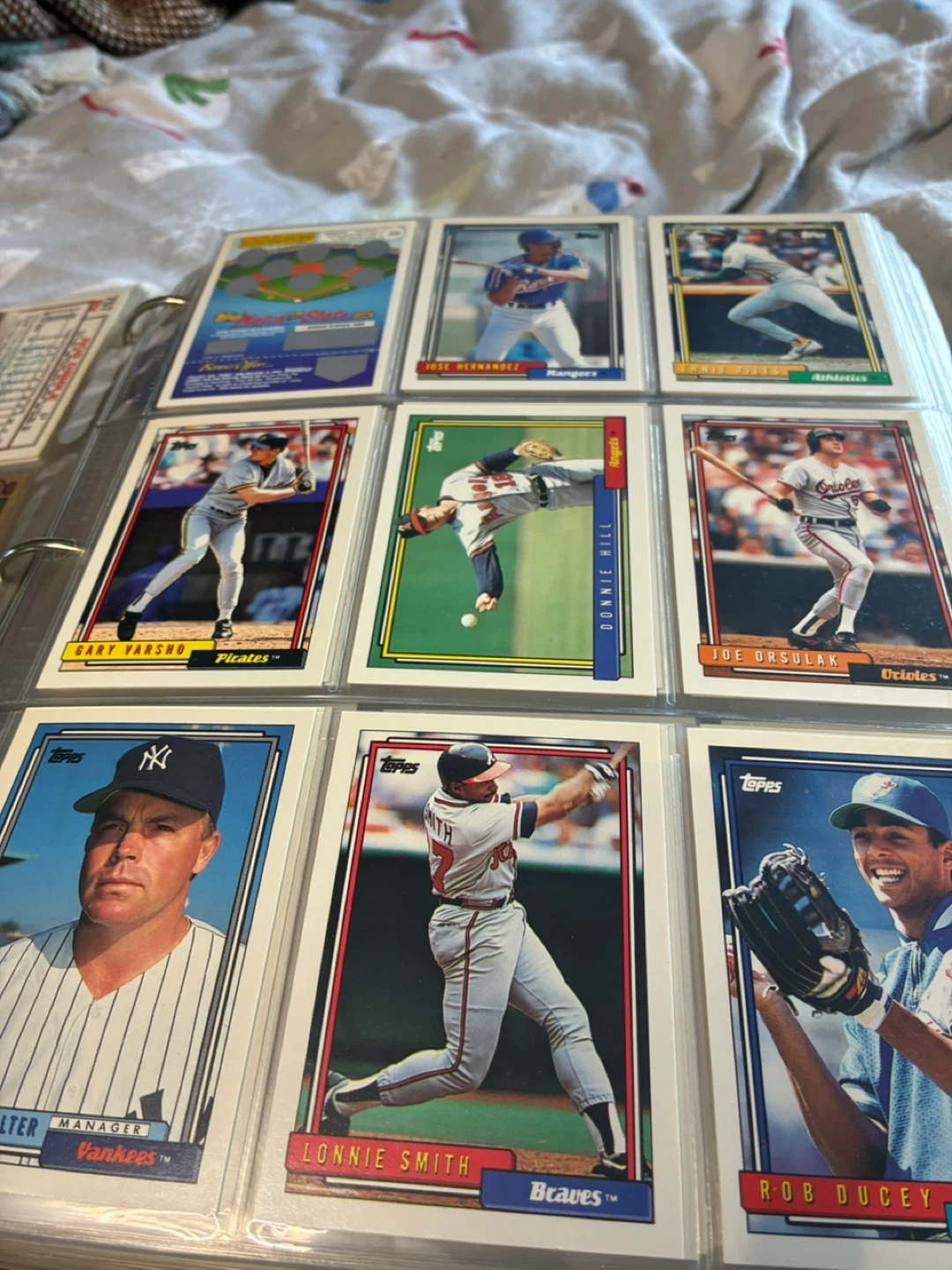Lot of 2000s NBA, NFL, and MLB Trading Cards - photo 3