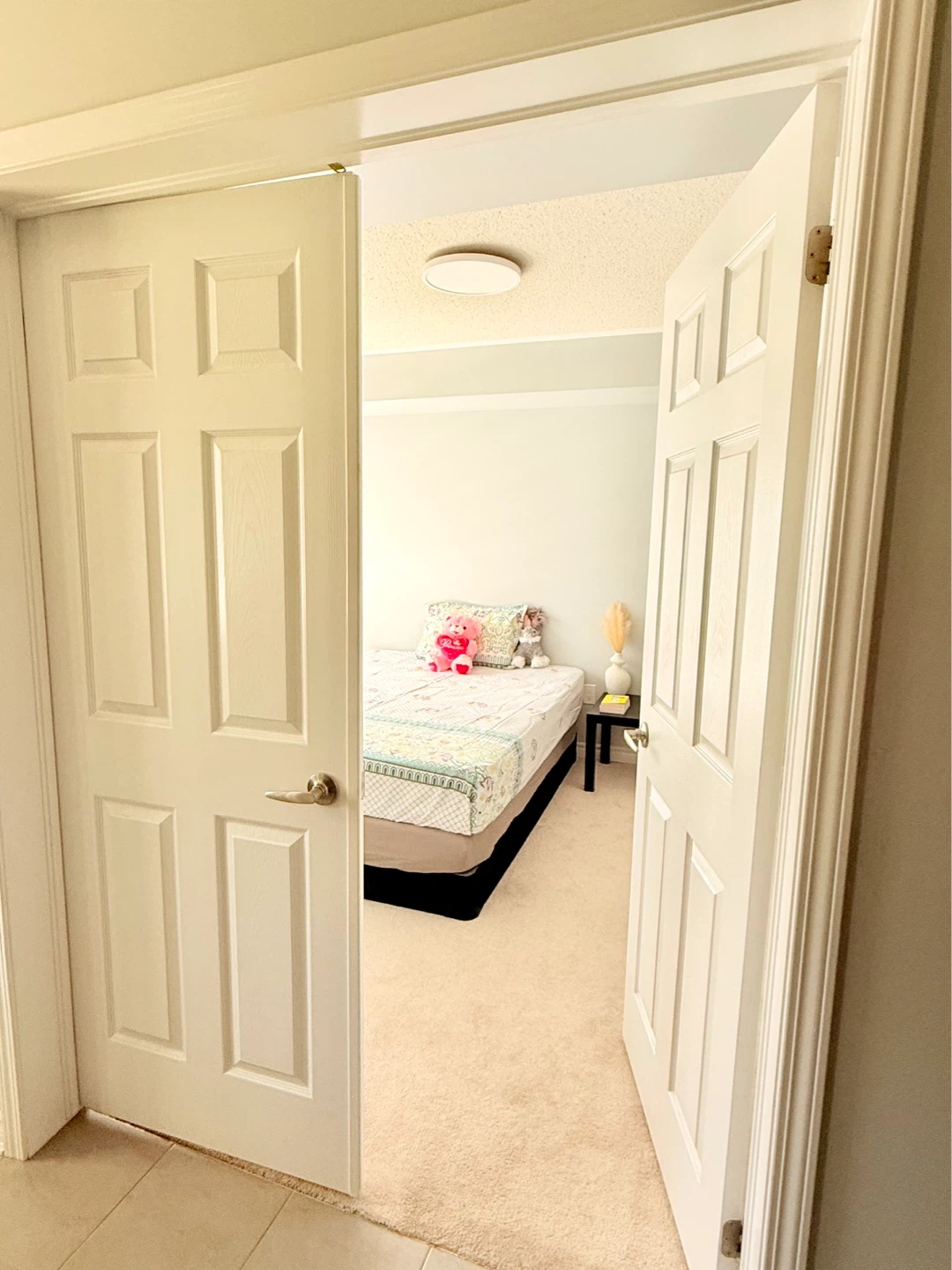 Master Room on main floor - single-$1250, couple-$1550 - photo 4