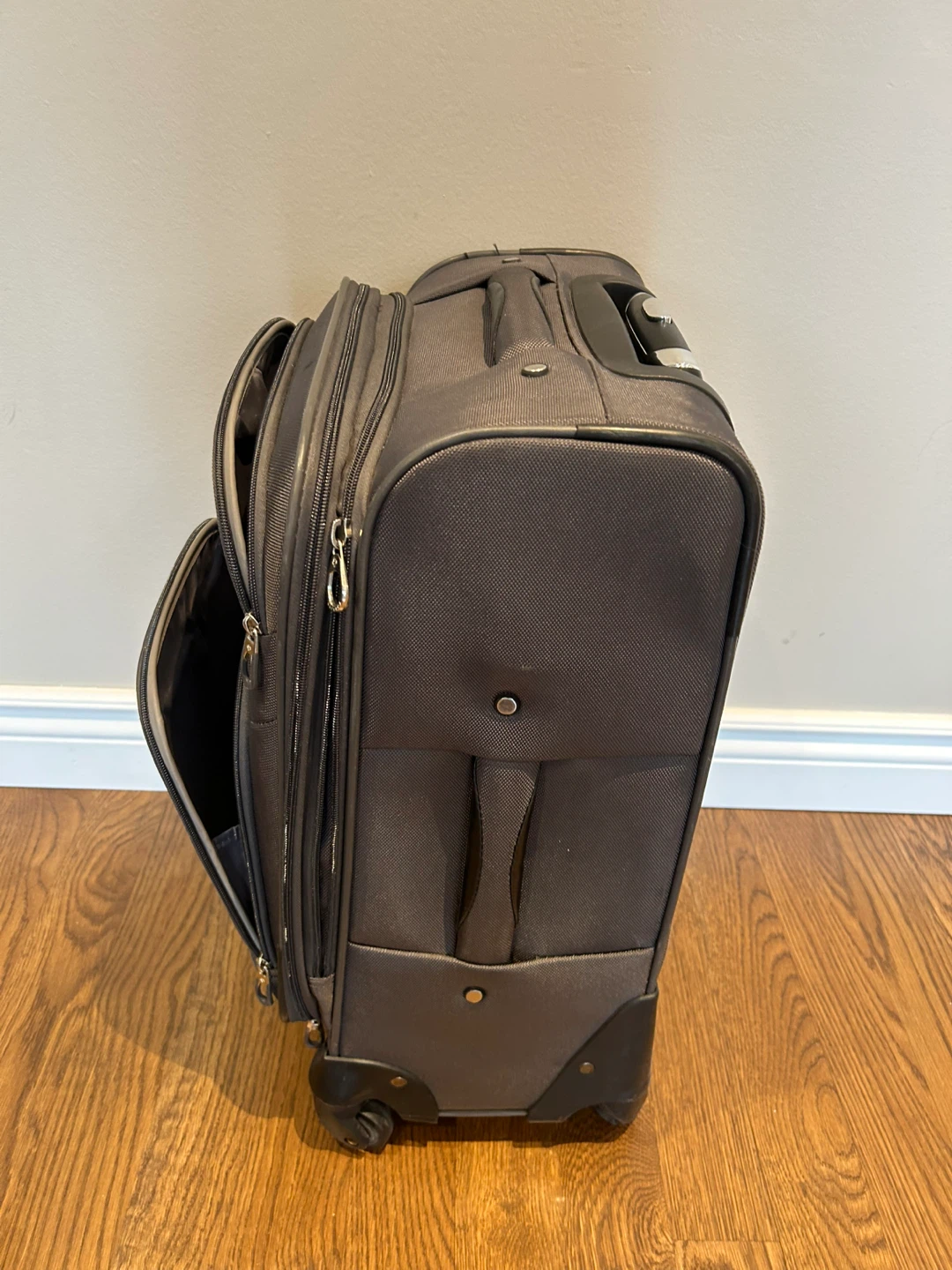 EXPANDABLE 22” TALL SAMSONITE SPINNER SUITCASE (SEE LISTING) - photo 3