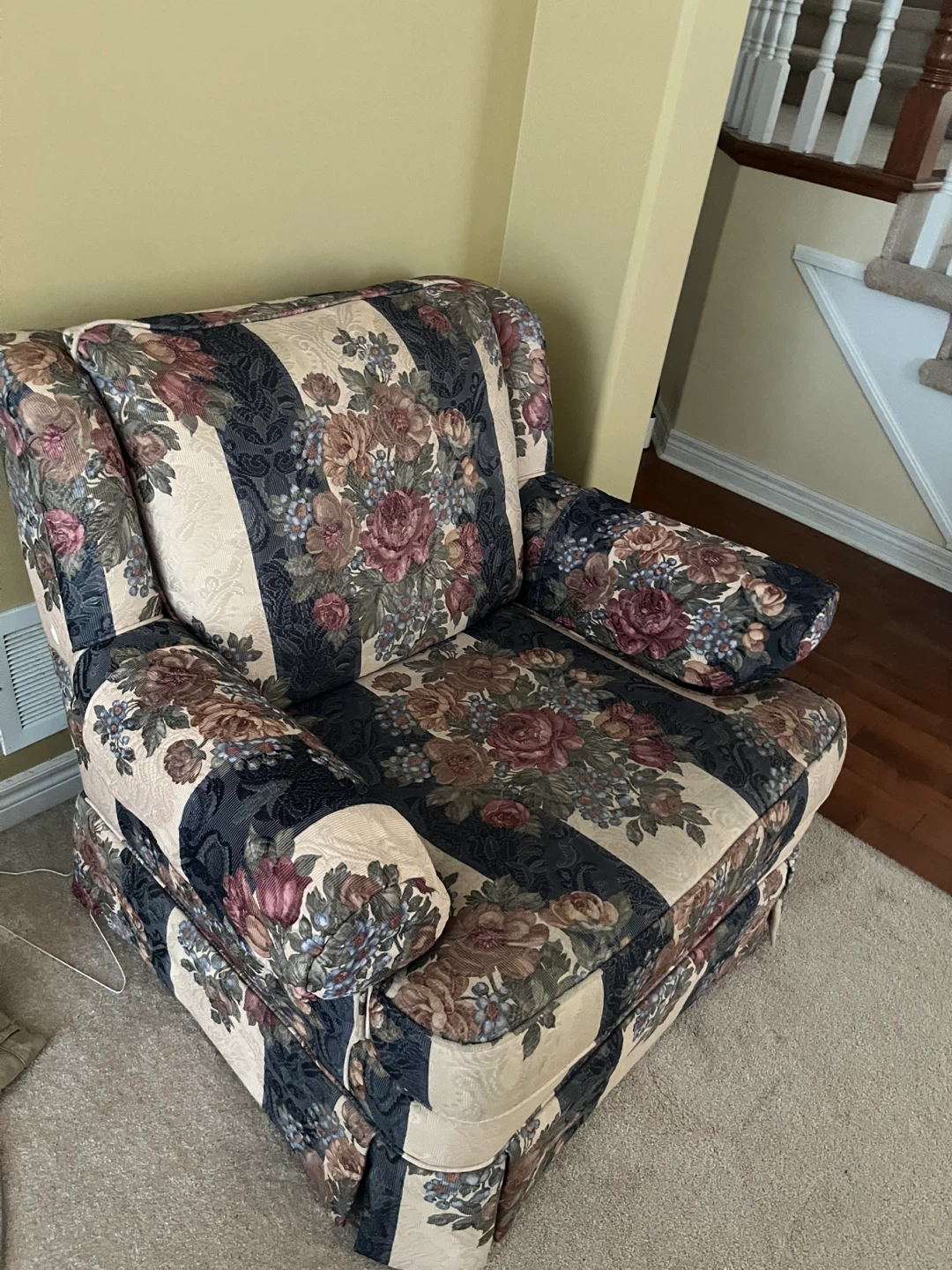 Floral Striped Accent Chair and Sofa Set - photo 3