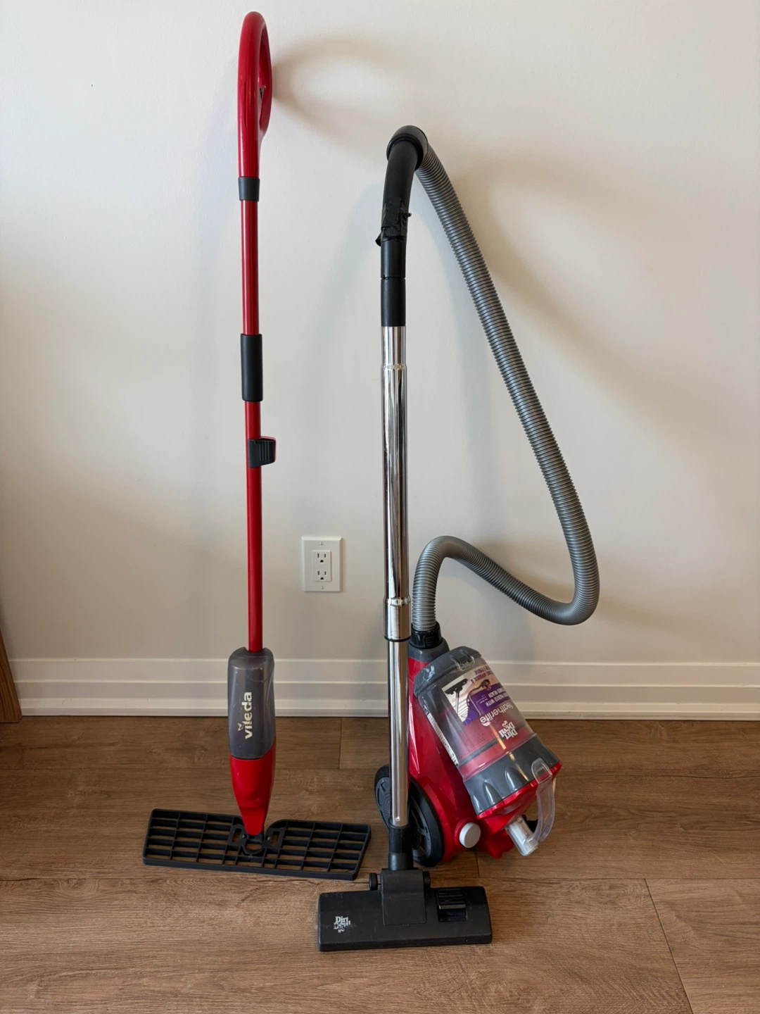 Dirt Devil FeatherLite Vacuum & Vileda Spray Mop