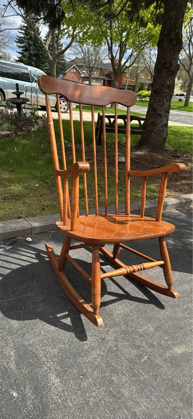 Wooden Rocking Chair - photo 3