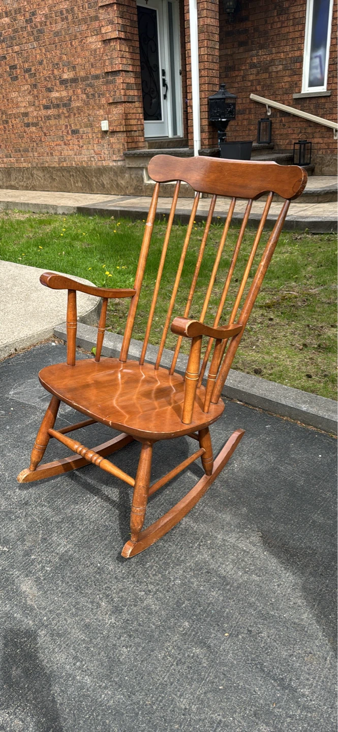 Wooden Rocking Chair - photo 2