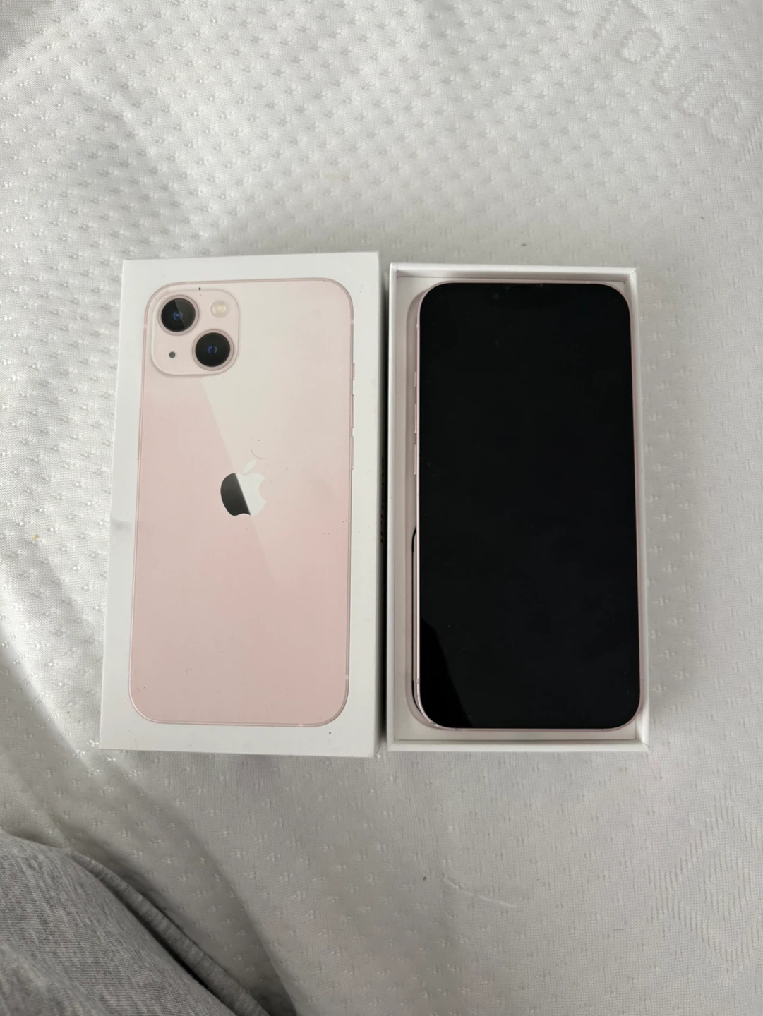 Apple iPhone 13 Pink