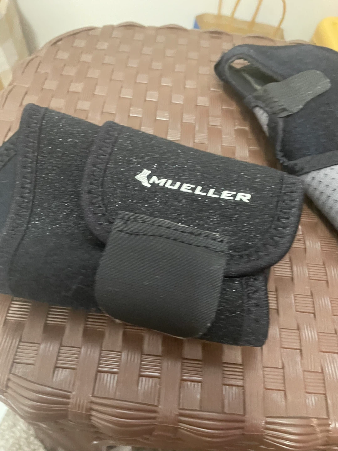 Mueller Adjustable Wrist Brace