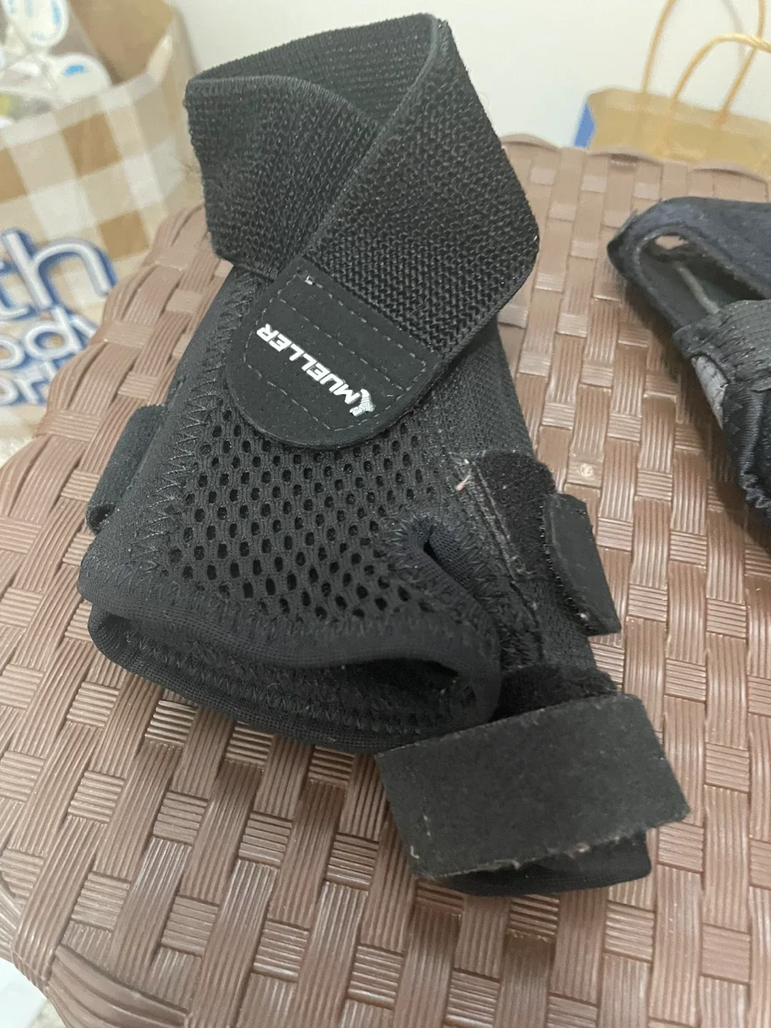 Mueller Adjustable Wrist Brace - photo 2