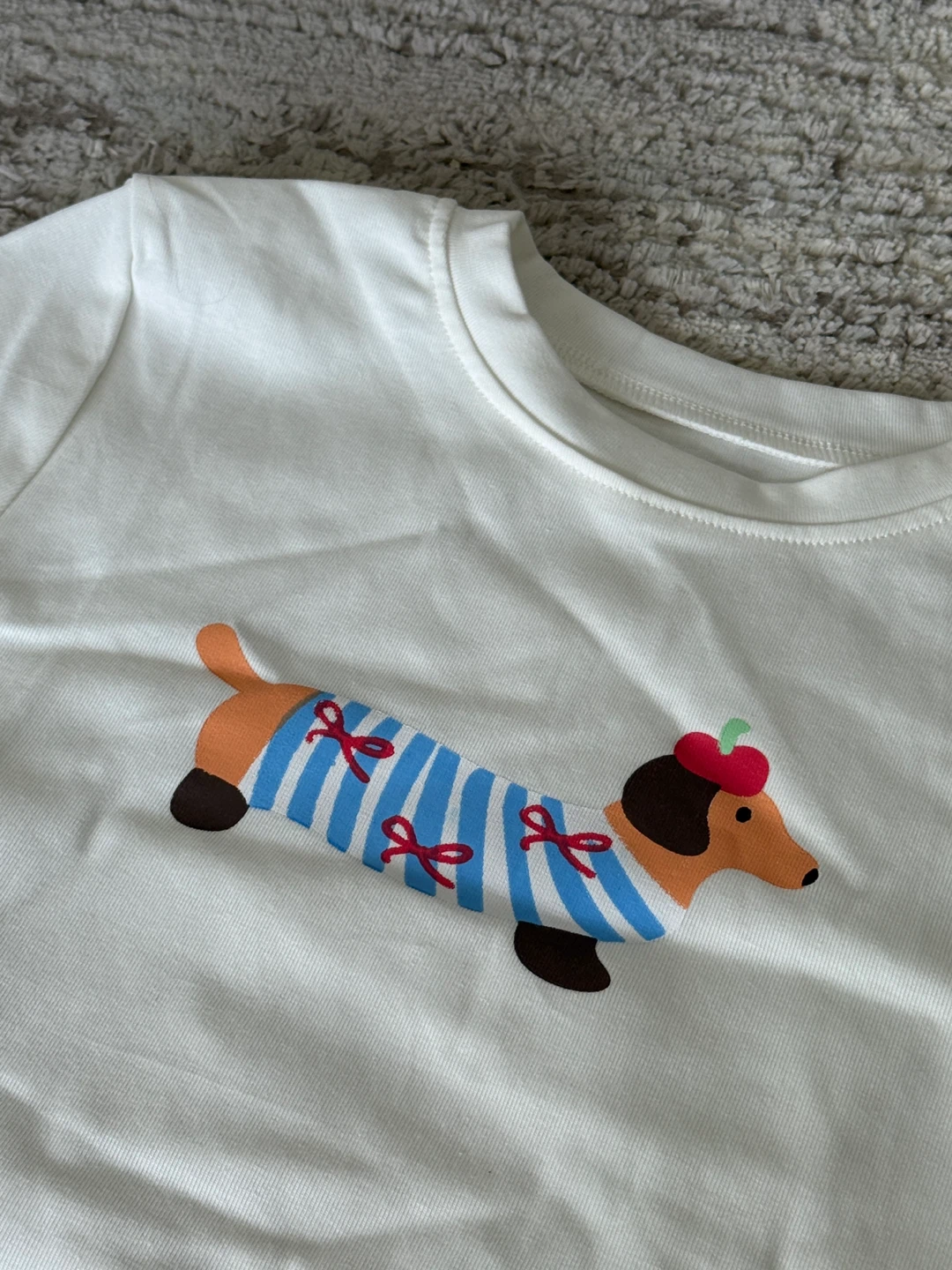 Super Cute White Tee with Lace Hem and Dog Print - photo 2