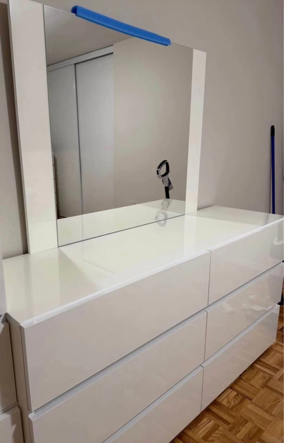 6 Drawer White Dresser with Mirror made in ITALY - photo 2