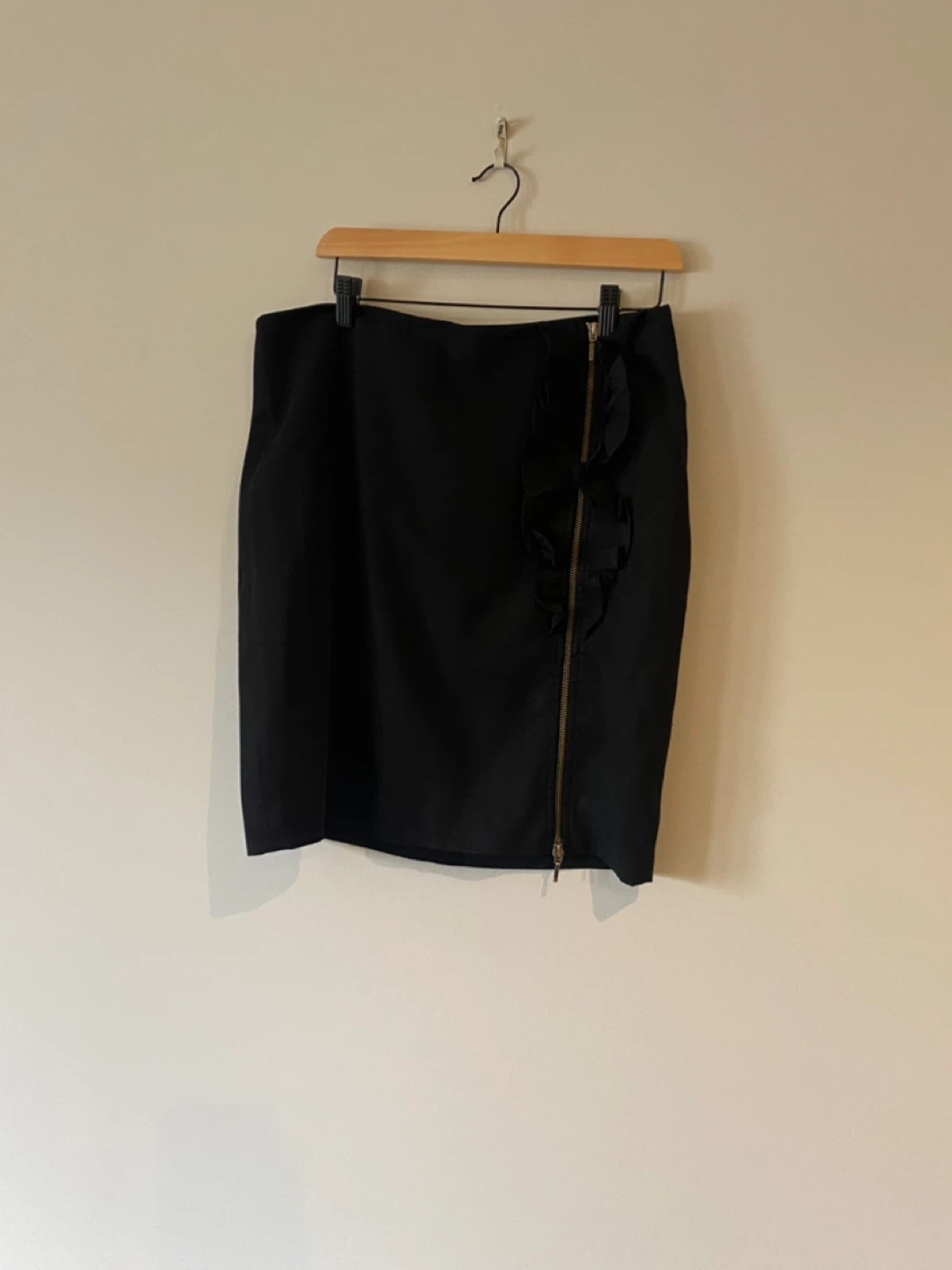 Banana republic Black Pencil Skirt with Ruffle Detail and Zipper - photo 2
