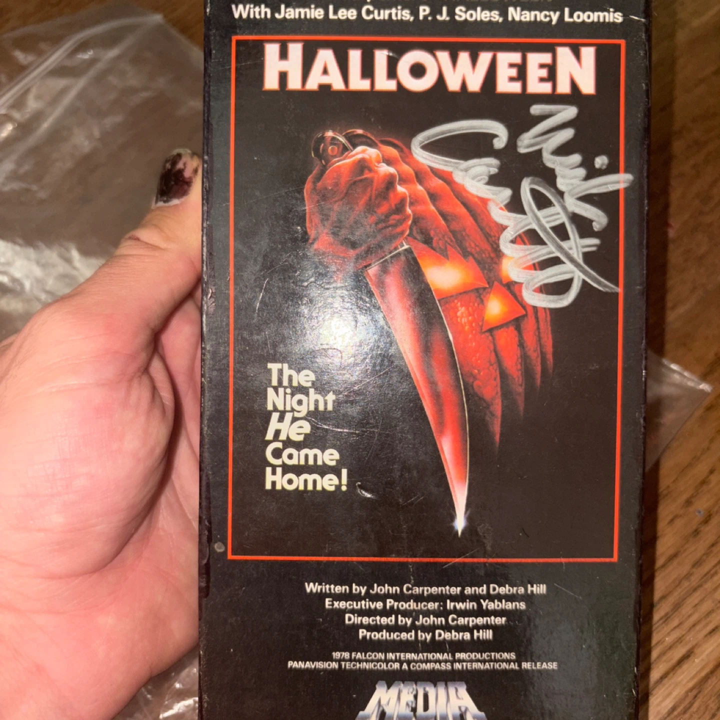 John Carpenter's Halloween VHS Tape with JSA Certification - photo 2